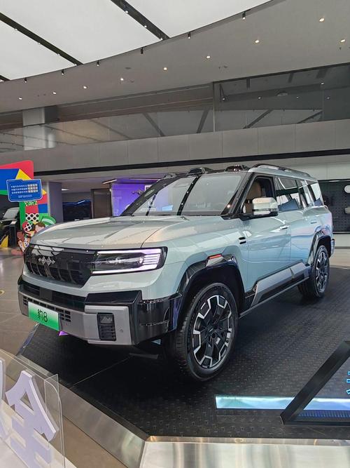 成都215比亚迪方程豹硬派越野的爆款，英菲尼迪35周年与你共成长